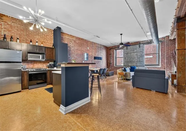Photo 3 of Condo for sale at 200 Main St #512, Kansas City, MO 64105 | MLS# 2644211 | Listing updated on 2026-10-07