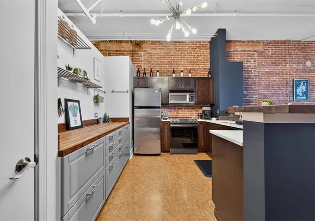 Photo 3 of Condo for sale at 200 Main St #512, Kansas City, MO 64105 | MLS# 2644211 | Listing updated on 2026-10-08