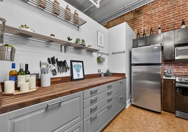 Photo 4 of Condo for sale at 200 Main St #512, Kansas City, MO 64105 | MLS# 2644211 | Listing updated on 2026-10-08