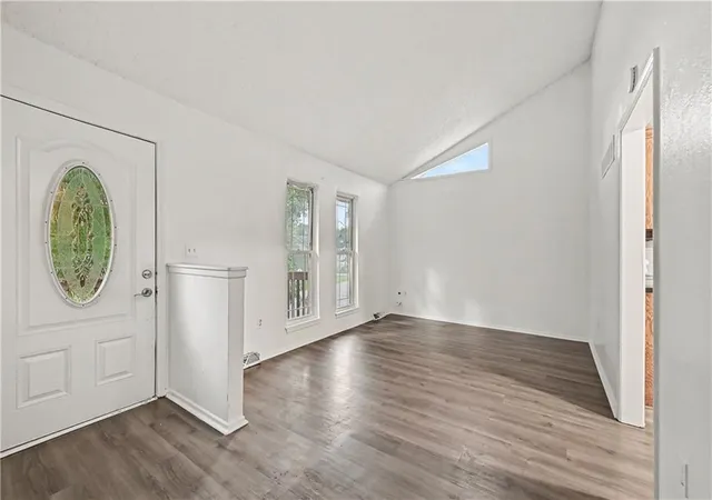 Listing Photo 4 - Condo for sale in building located at 5600 NE - 5604 50th St, Kansas City, MO 64119
