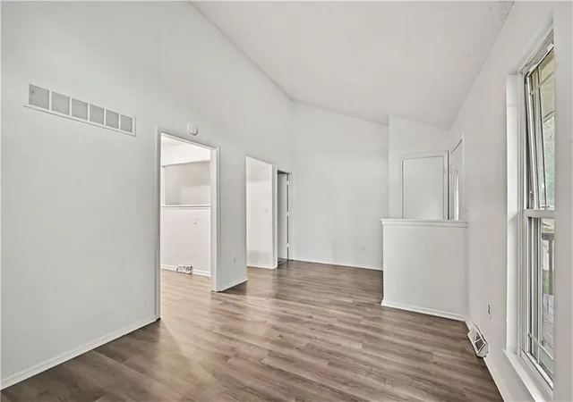 Listing Photo 5 - Condo for sale in building located at 5600 NE - 5604 50th St, Kansas City, MO 64119