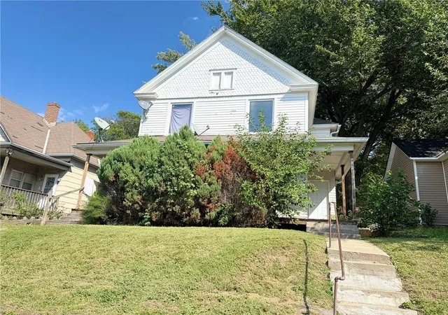 Photo 2 of Multi family home for sale at 813 5th Street, Saint Joseph, MO 64501 | MLS# 2644216 | Listing updated on 2026-09-29