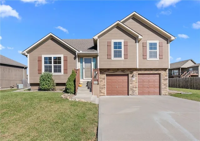 Photo 1 of Single family home for sale at 1405 Ne Jaclyn Dr, Grain Valley, MO 64029 | MLS# 2644217 | Listing updated on 2026-10-15