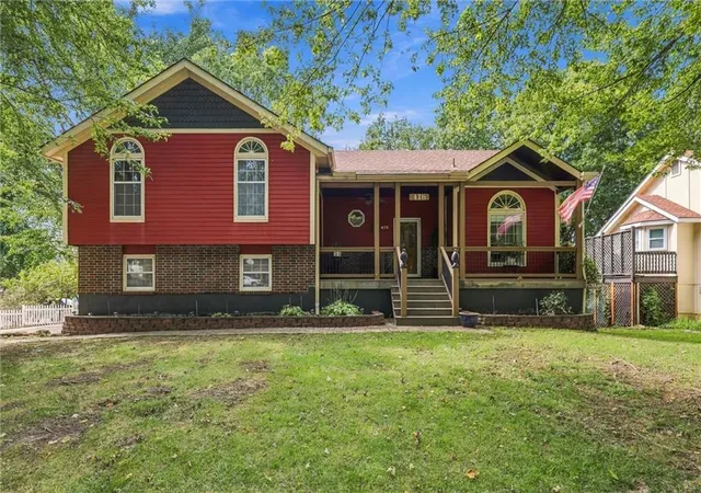 Photo 1 of Single family home for sale at 416 Se Brownfield Dr, Lees Summit, MO 64063 | MLS# 2644225 | Listing updated on 2026-09-30