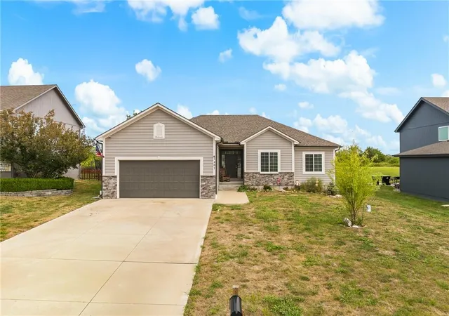Photo 3 of Single family home for sale at 1201 Mesa Dr, Belton, MO 64012 | MLS# 2644233 | Listing updated on 2026-09-26
