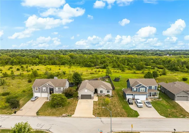 Photo 3 of Single family home for sale at 1201 Mesa Dr, Belton, MO 64012 | MLS# 2644233 | Listing updated on 2026-09-26
