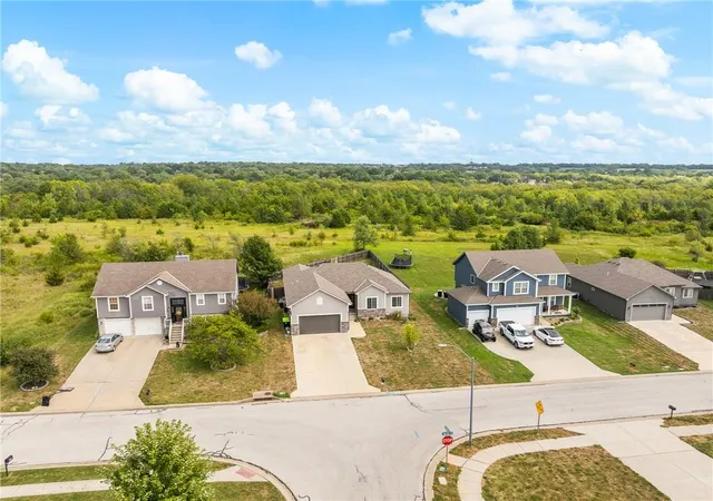 Photo 4 of Single family home for sale at 1201 Mesa Dr, Belton, MO 64012 | MLS# 2644233 | Listing updated on 2026-09-26