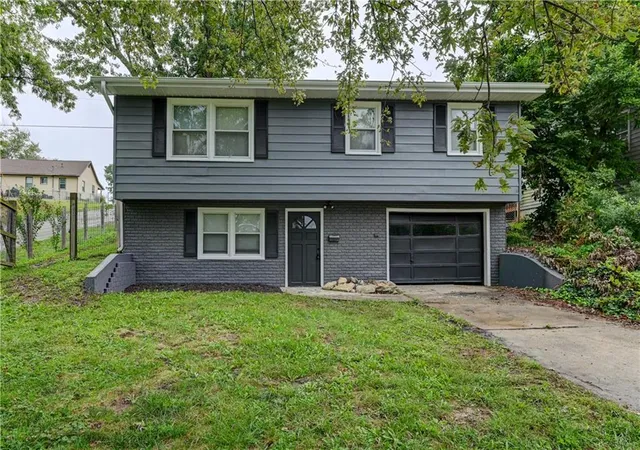 Photo 1 of Single family home for sale at 217 Woods Ave, Excelsior Springs, MO 64024 | MLS# 2644234 | Listing updated on 2026-09-29