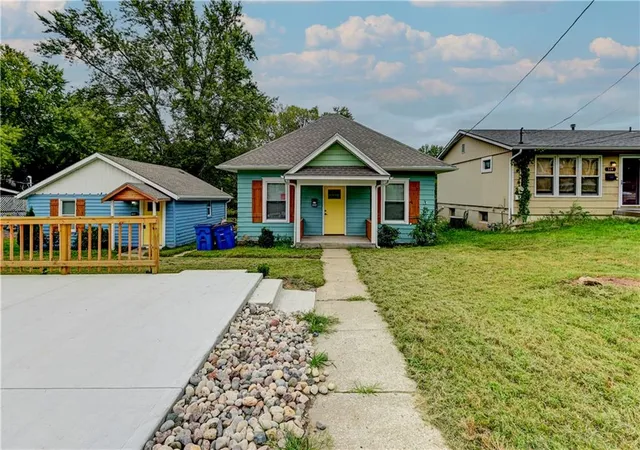 Single family home for sale at 326 E Main St, Odessa, MO 64076 | MLS# 2644238