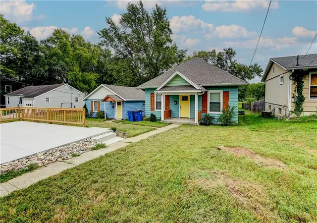 Photo 2 of Single family home for sale at 326 E Main St, Odessa, MO 64076 | MLS# 2644238 | Listing updated on 2026-09-26