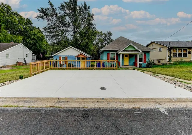 Photo 3 of Single family home for sale at 326 E Main St, Odessa, MO 64076 | MLS# 2644238 | Listing updated on 2026-09-26