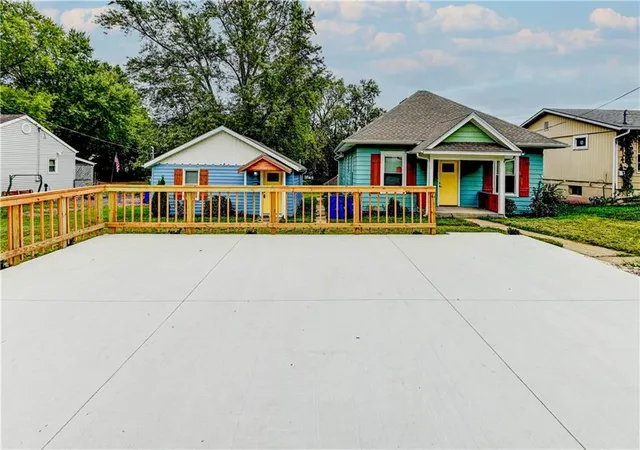 Photo 3 of Single family home for sale at 326 E Main St, Odessa, MO 64076 | MLS# 2644238 | Listing updated on 2026-09-26