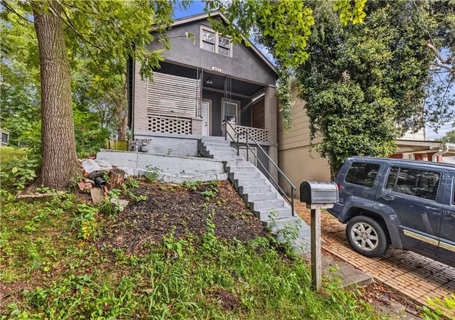 Photo 1 of Sale Pending at 627 Sumner Ave, Kansas City, KS 66101 | MLS# 2644241 | Listing updated on 2026-10-01