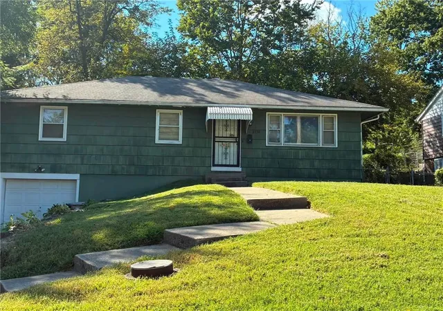 Single family home for sale at 2538 Oakley Ave, Kansas City, MO 64127 | MLS# 2644246