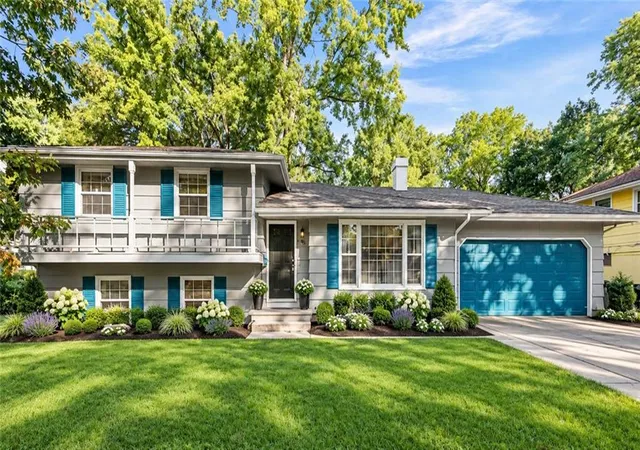 Single family home for sale at 6302 E 102nd Street, Kansas City, MO 64134 | MLS# 2644252