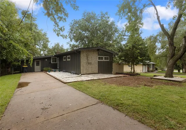 Photo 2 of Single family home for sale at 6100 E 97th Street, Kansas City, MO 64134 | MLS# 2644253 | Listing updated on 2026-09-27