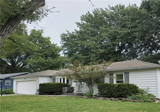 Photo 2 of Sale Pending at 808 S Brentwood St, Olathe, KS 66061 | MLS# 2644255 | Listing updated on 2026-10-01