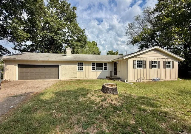 Photo 1 of Single family home for sale at 407 E Elm St, Drexel, MO 64742 | MLS# 2644257 | Listing updated on 2026-10-08