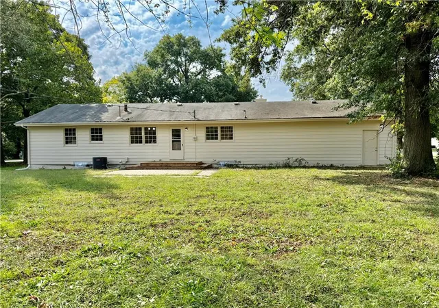 Photo 3 of Single family home for sale at 407 E Elm St, Drexel, MO 64742 | MLS# 2644257 | Listing updated on 2026-10-08