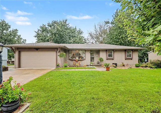 Photo 1 of Single family home for sale at 18 Northridge Dr, Saint Joseph, MO 64506 | MLS# 2644258 | Listing updated on 2026-10-03