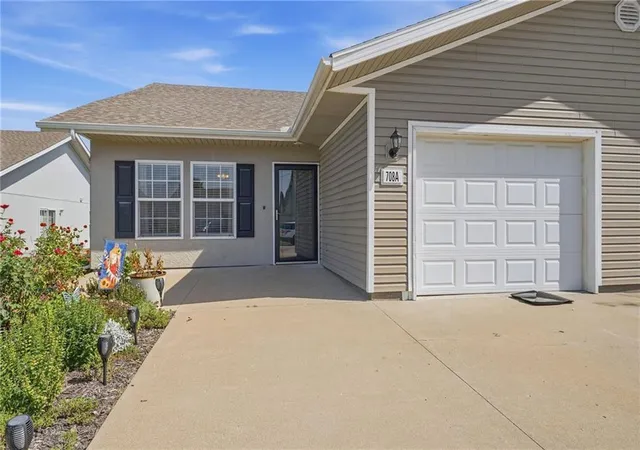 Photo 2 of Multi family home for sale at 708 Meadow Ct, Peculiar, MO 64078 | MLS# 2644259 | Listing updated on 2026-10-06