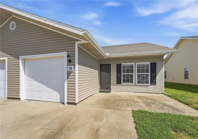 Photo 3 of Multi family home for sale at 708 Meadow Ct, Peculiar, MO 64078 | MLS# 2644259 | Listing updated on 2026-10-06