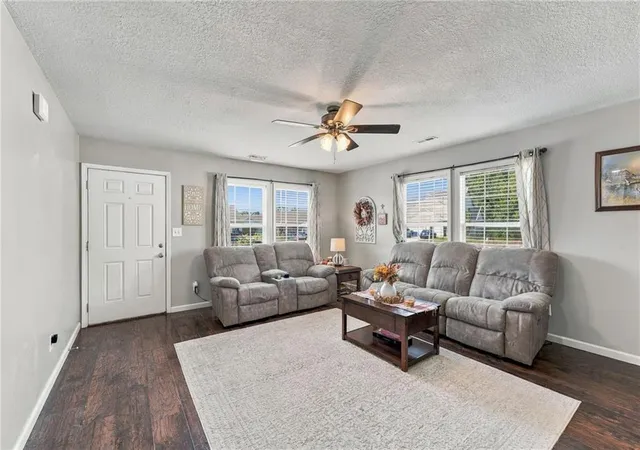 Listing Photo 4 - Condo for sale in building located at 708 Mdw Ct, Peculiar, MO 64078