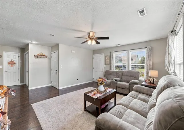 Listing Photo 5 - Condo for sale in building located at 708 Mdw Ct, Peculiar, MO 64078