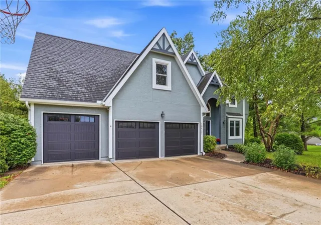 Photo 1 of Single family home for sale at 18437 Lamar Ave, Stilwell, KS 66085 | MLS# 2644268 | Listing updated on 2026-10-05
