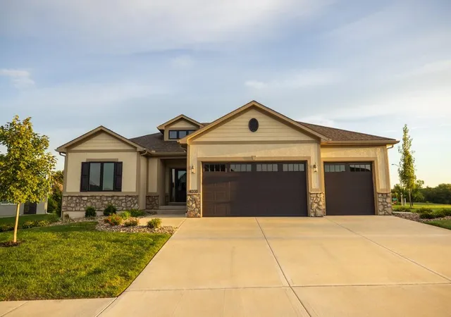 Photo 2 of Single family home for sale at 4200 Ne Chapel Manor Dr, Lees Summit, MO 64064 | MLS# 2644269 | Listing updated on 2026-09-30