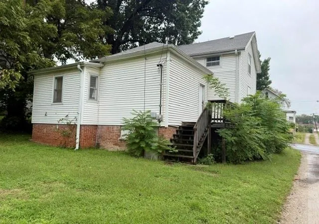 Photo 2 of Sale Pending at 1018 N 19th Street, Saint Joseph, MO 64501 | MLS# 2644272 | Listing updated on 2026-09-30