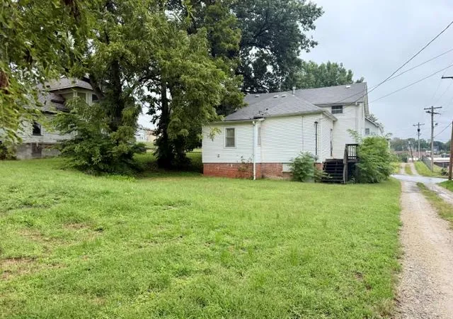 Photo 3 of Sale Pending at 1018 N 19th Street, Saint Joseph, MO 64501 | MLS# 2644272 | Listing updated on 2026-09-30