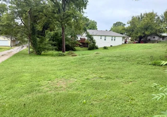 Photo 3 of Sale Pending at 1018 N 19th Street, Saint Joseph, MO 64501 | MLS# 2644272 | Listing updated on 2026-09-30