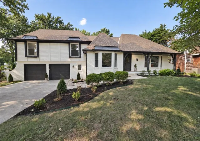 Photo 1 of Single family home for sale at 9600 W 105th Terrace, Overland Park, KS 66212 | MLS# 2644273 | Listing updated on 2026-10-06
