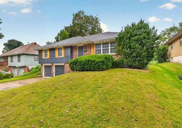 Photo 4 of Single family home for sale at 3412 NE 68th Terrace, Kansas City, MO 64119 | MLS# 2644276 | Listing updated on 2026-10-06