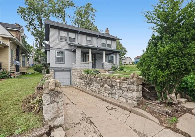 Photo 3 of Single family home for sale at 1400 Tauromee Ave, Kansas City, KS 66102 | MLS# 2644281 | Listing updated on 2026-10-01