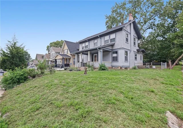 Photo 4 of Single family home for sale at 1400 Tauromee Ave, Kansas City, KS 66102 | MLS# 2644281 | Listing updated on 2026-10-01