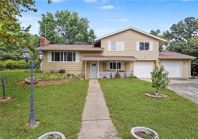 Single family home for sale at 6734 Lincoln Rd, Oskaloosa, KS 66066 | MLS# 2644289
