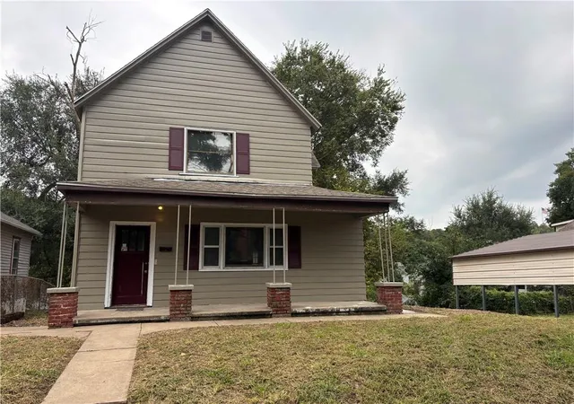 Photo 1 of Single family home for sale at 518 E Missouri Ave, Saint Joseph, MO 64504 | MLS# 2644290 | Listing updated on 2026-09-30