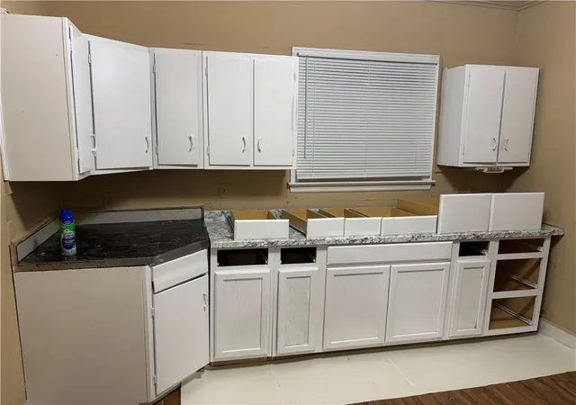 Photo 3 of Single family home for sale at 518 E Missouri Ave, Saint Joseph, MO 64504 | MLS# 2644290 | Listing updated on 2026-09-30