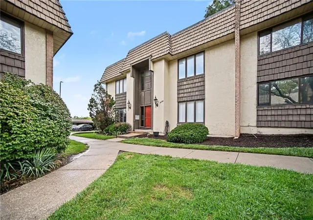 Photo 3 of Condo for sale at 474 W Unit A 104th St #A, Kansas City, MO 64114 | MLS# 2644294 | Listing updated on 2026-09-29