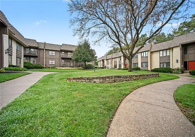 Photo 4 of Condo for sale at 474 W Unit A 104th St #A, Kansas City, MO 64114 | MLS# 2644294 | Listing updated on 2026-09-29