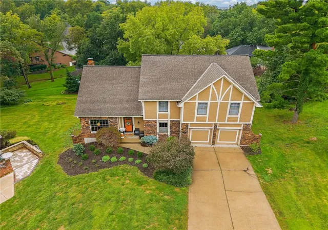 Photo 3 of Single family home for sale at 515 Nw 43rd Terrace, Kansas City, MO 64116 | MLS# 2644296 | Listing updated on 2026-10-04