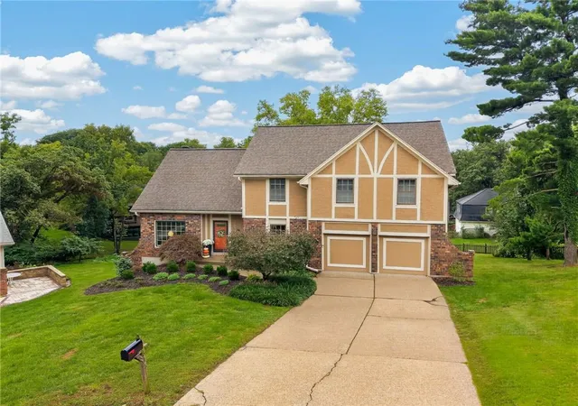 Photo 4 of Single family home for sale at 515 NW 43rd Terrace, Kansas City, MO 64116 | MLS# 2644296 | Listing updated on 2026-10-04