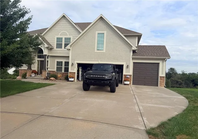 Photo 1 of Single family home for sale at 10322 N Ditman Ave, Kansas City, MO 64157 | MLS# 2644300 | Listing updated on 2026-09-29