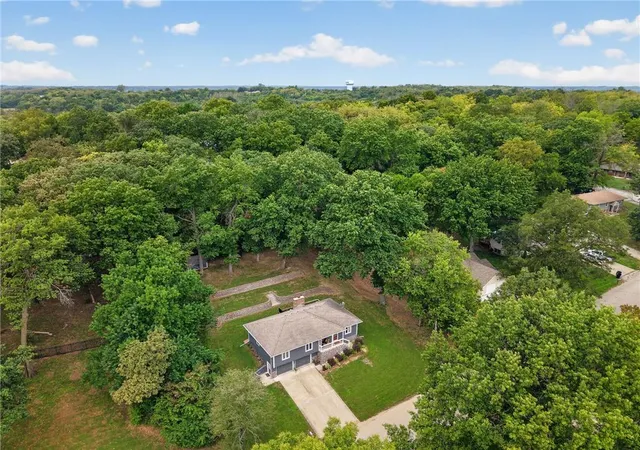 Photo 4 of Single family home for sale at 510 Sycamore Dr, Richmond, MO 64085 | MLS# 2644302 | Listing updated on 2026-10-03