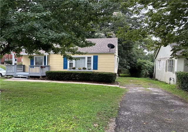 Photo 4 of Single family home for sale at 10821 E 19th Street, Independence, MO 64052 | MLS# 2644305 | Listing updated on 2026-10-03