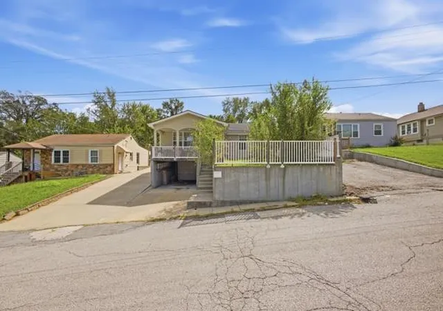 Photo 2 of Single family home for sale at 3129 Longwood Ave, Kansas City, KS 66104 | MLS# 2644308 | Listing updated on 2026-09-27