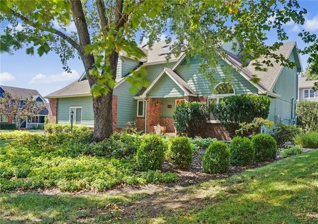 Photo 2 of Single family home for sale at 1129 Parkside Cir, Lawrence, KS 66049 | MLS# 2644311 | Listing updated on 2026-10-14