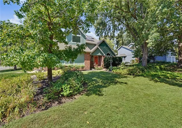 Photo 3 of Single family home for sale at 1129 Parkside Cir, Lawrence, KS 66049 | MLS# 2644311 | Listing updated on 2026-10-14